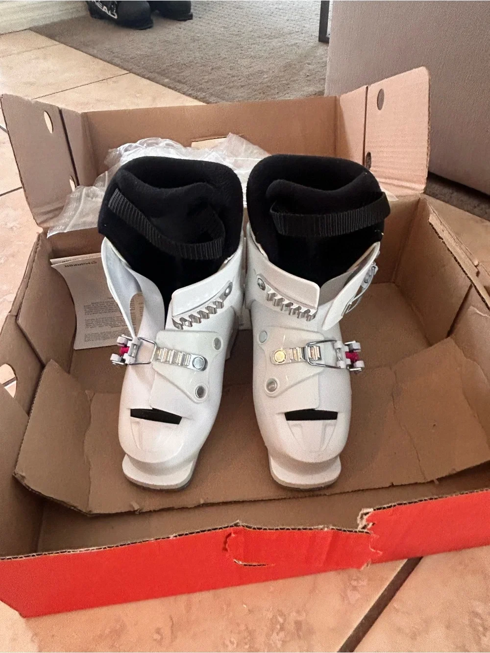 Atomic Hawx Girl 2 White Ski Boots size 19/19.5 kids size 12 12.5